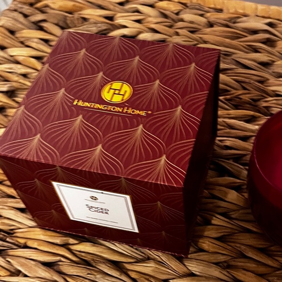 Huntington Home Spiced Cider Soy Candle - Picture 4 of 12
